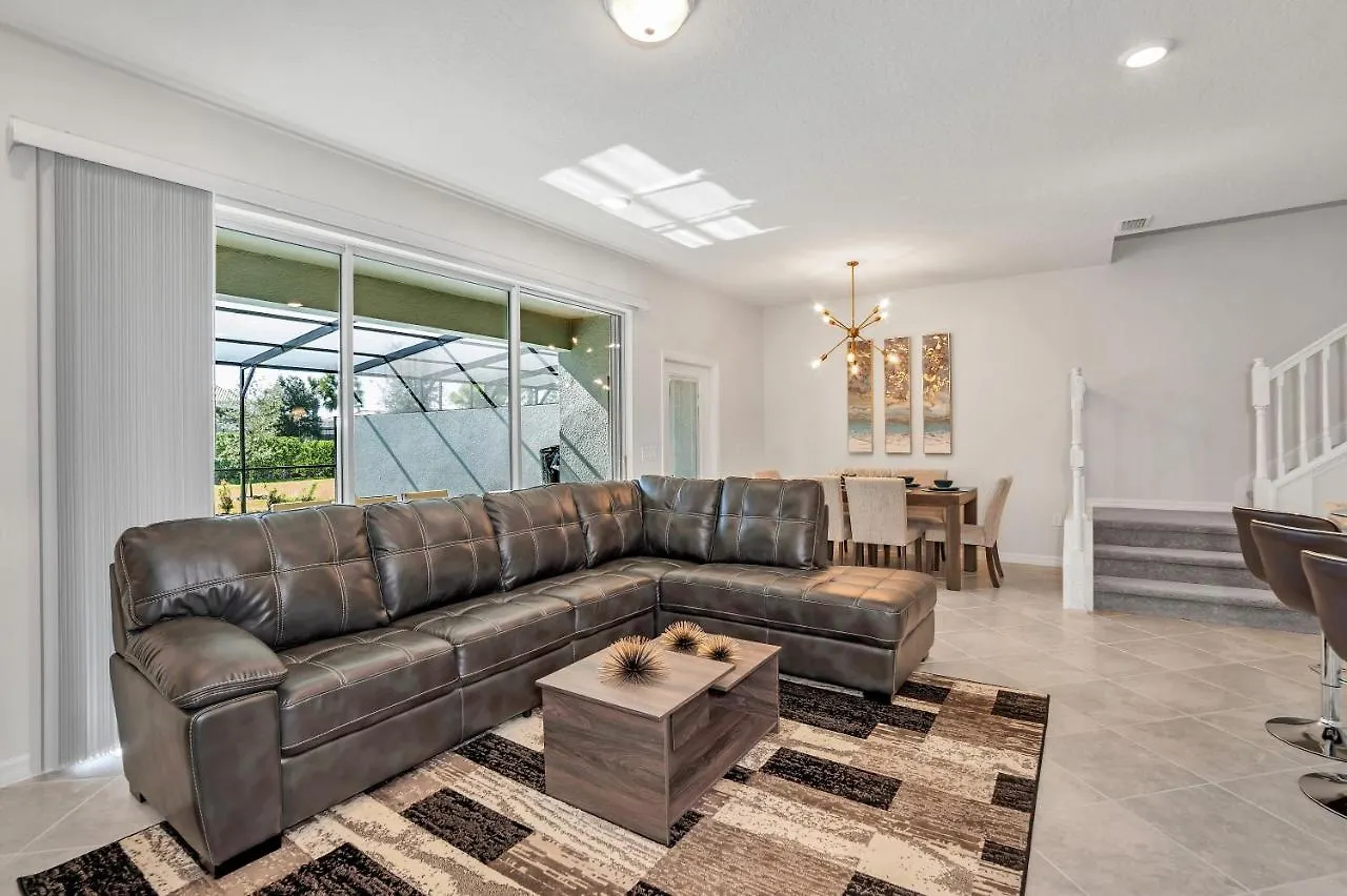 7439 Oakmoss Loop Villa Davenport