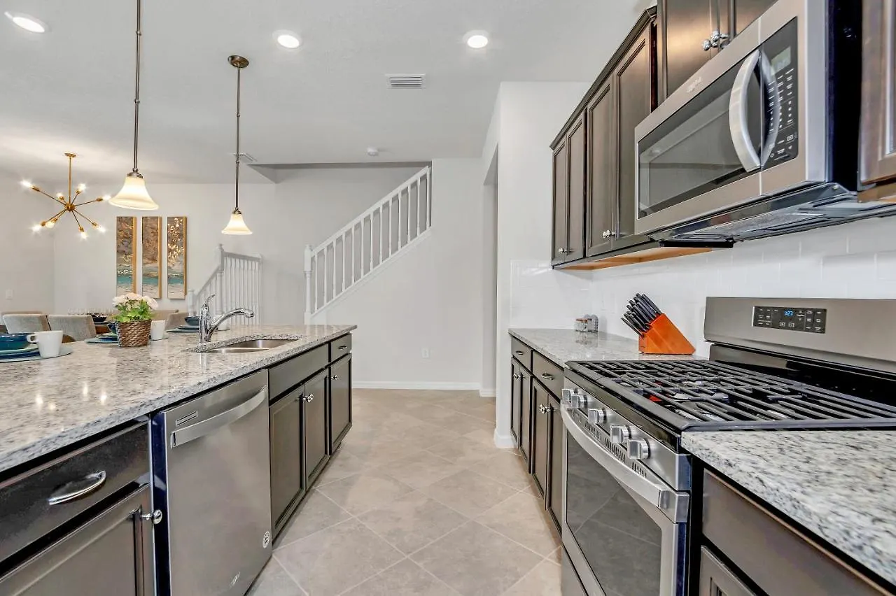 7439 Oakmoss Loop Villa Davenport