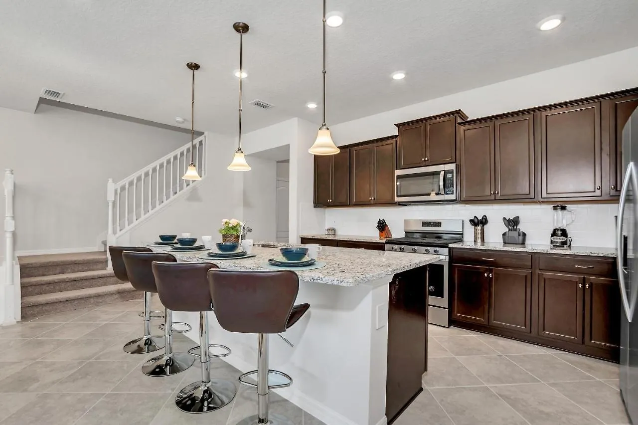 7439 Oakmoss Loop Villa Davenport