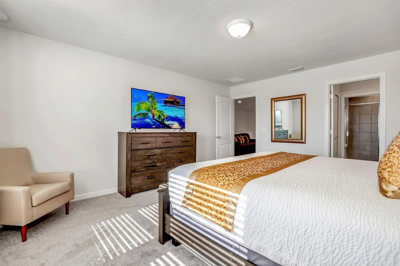 7439 Oakmoss Loop Villa Davenport