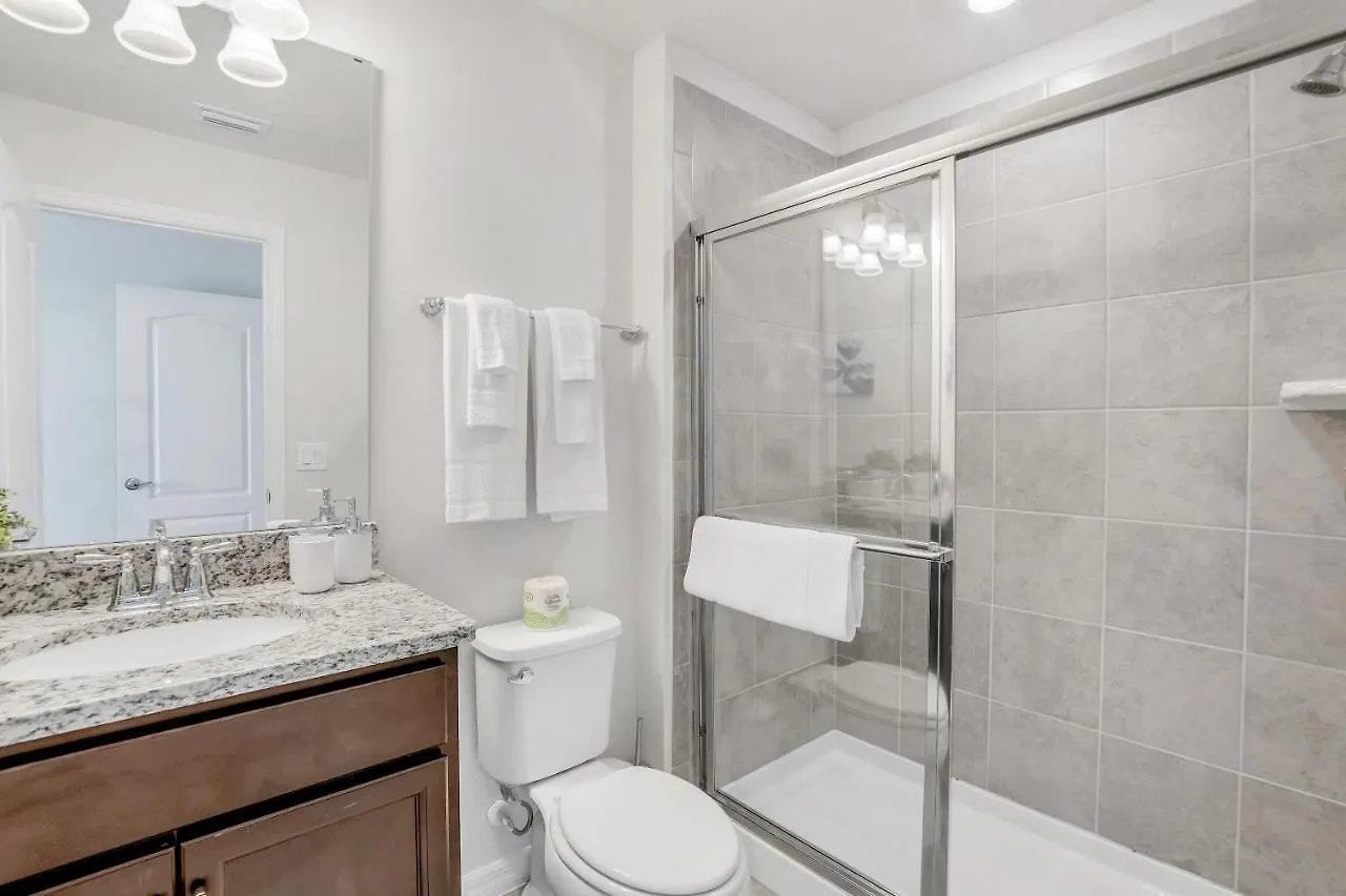 7439 Oakmoss Loop Villa Davenport