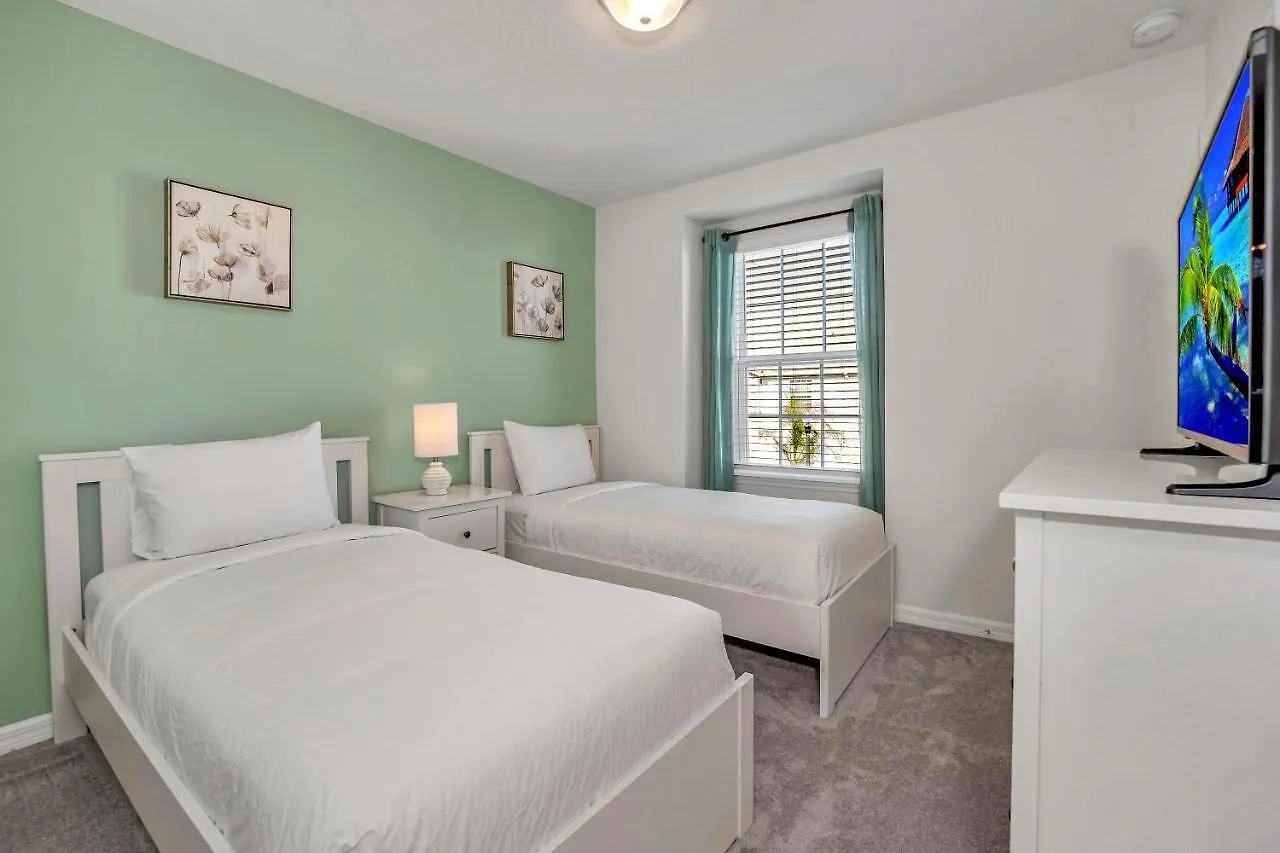 7439 Oakmoss Loop Villa Davenport