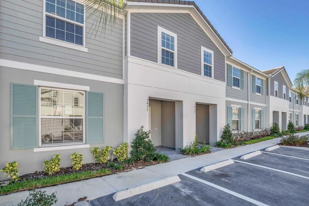 7439 Oakmoss Loop Villa Davenport