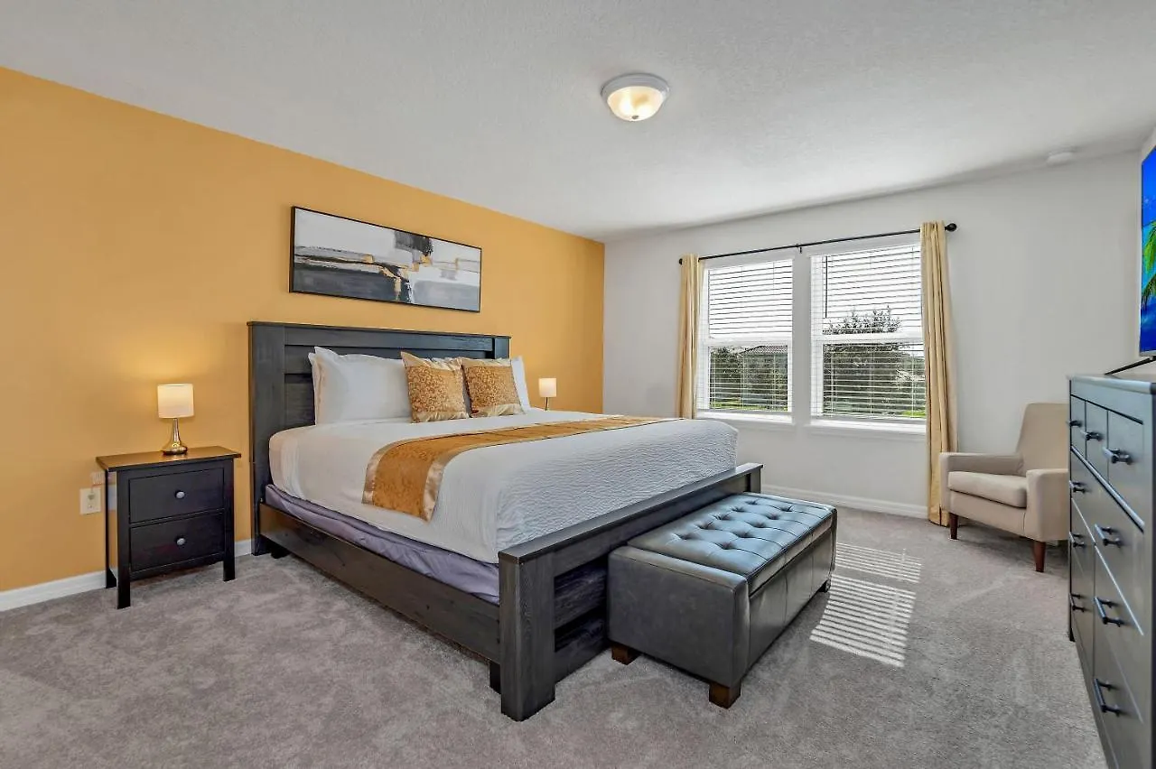 7439 Oakmoss Loop Villa Davenport