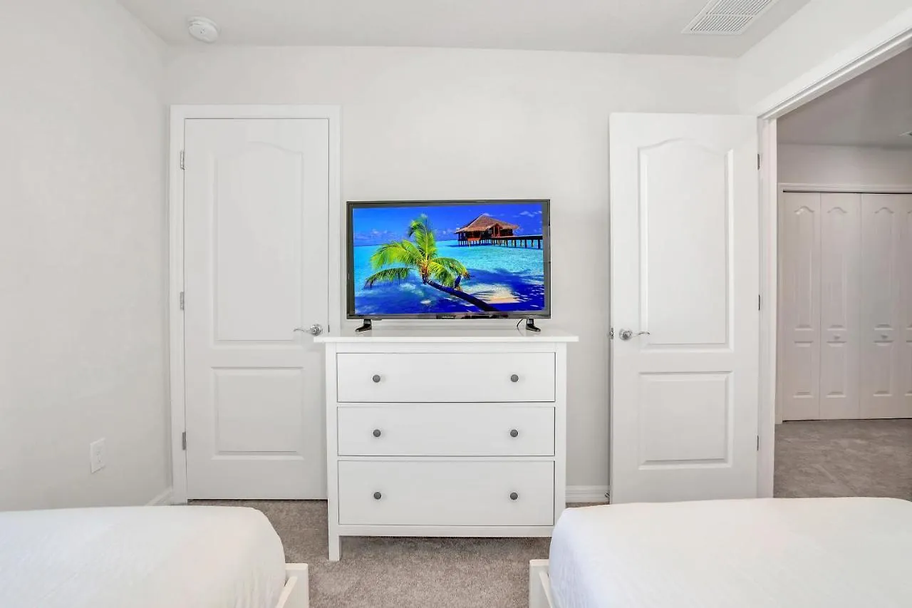 7439 Oakmoss Loop Villa Davenport