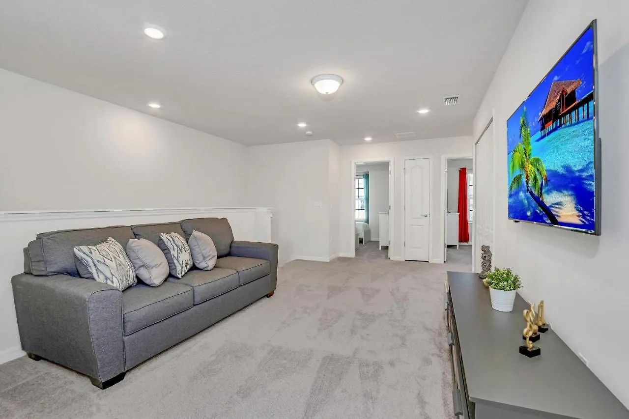 7439 Oakmoss Loop Villa Davenport 0*,