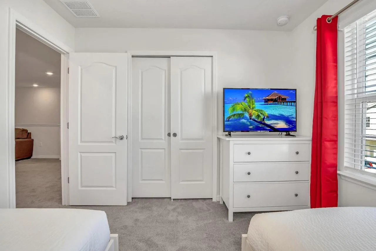 7439 Oakmoss Loop Villa Davenport
