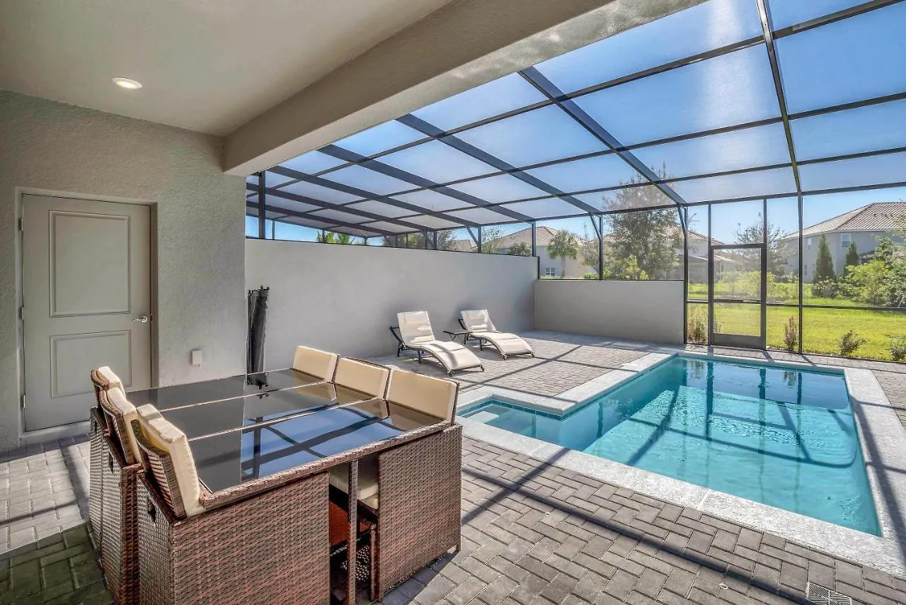 7439 Oakmoss Loop Villa Davenport