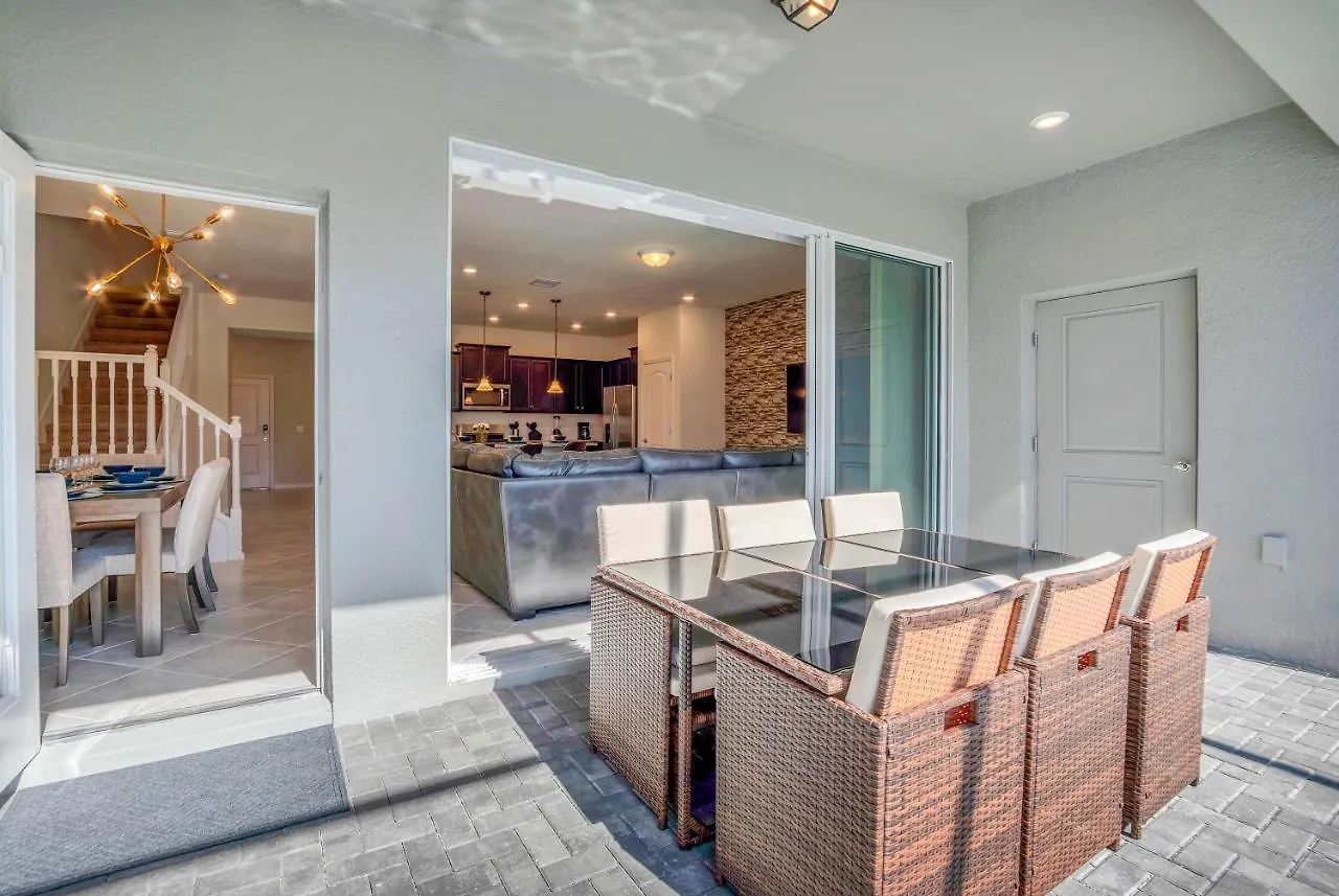 7439 Oakmoss Loop Villa Davenport